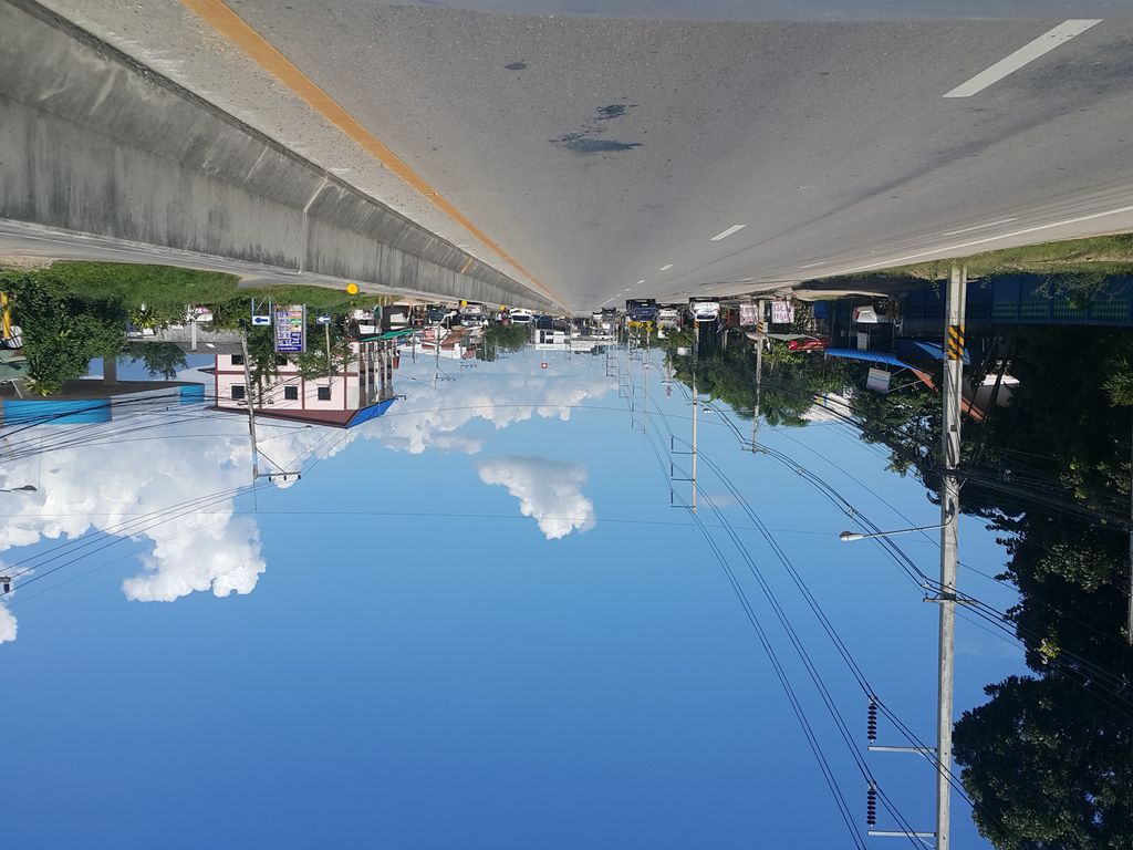 ภาพถนนตรงที่ ร้านแม่แตงฟิชชิ่ง ตั้งอยู่ ถ่ายโดย jrcarlsen พ.ศ. 2558 (2015) · A street-level view of where ร้านแม่แตงฟิชชิ่ง · Ran Mae Taeng Fishing stands, by jrcarlsen in 2558 (2015)