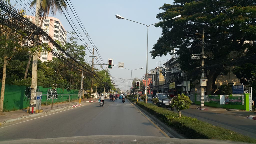 ภาพถนนตรงที่ บริษัท ทีวี ไดเร็ค จำกัด ตั้งอยู่ ถ่ายโดย jrcarlsen พ.ศ. 2560 (2017) · A street-level view of where บริษัท ทีวี ไดเร็ค จำกัด · Thiwi Dairek Chamkat Company stands, by jrcarlsen in 2560 (2017)