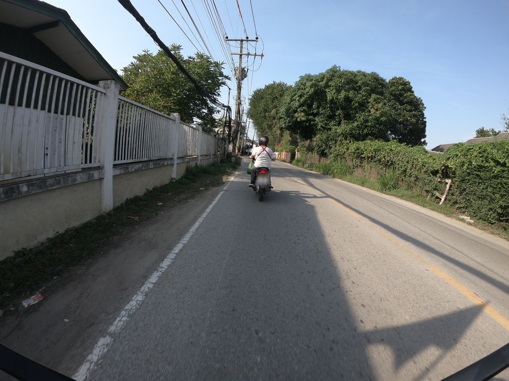 ภาพถนนตรงที่ Croffle.hour 크로플.아워 ตั้งอยู่ ถ่ายโดย chanuwath_grab พ.ศ. 2562 (2019) · A street-level view of where Croffle.hour 크로플.아워 stands, by chanuwath_grab in 2562 (2019)