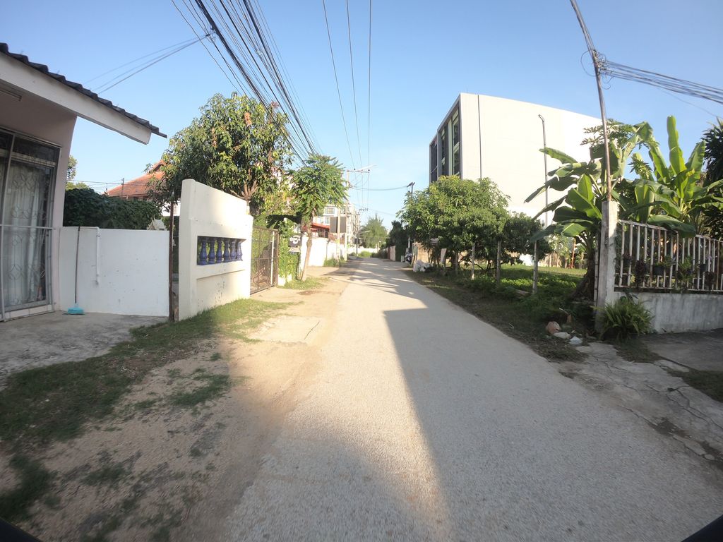 ภาพถนนตรงที่ Pasta Ama Chiangmai ตั้งอยู่ ถ่ายโดย chanuwath_grab พ.ศ. 2562 (2019) · A street-level view of where Pasta Ama Chiangmai stands, by chanuwath_grab in 2562 (2019)