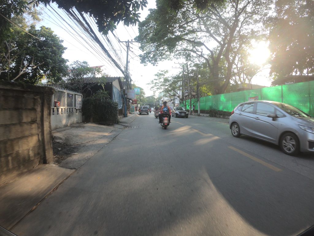 ภาพถนนตรงที่ Sense Massage & Spa Nimman ตั้งอยู่ ถ่ายโดย chanuwath_grab พ.ศ. 2562 (2019) · A street-level view of where Sense Massage & Spa Nimman stands, by chanuwath_grab in 2562 (2019)
