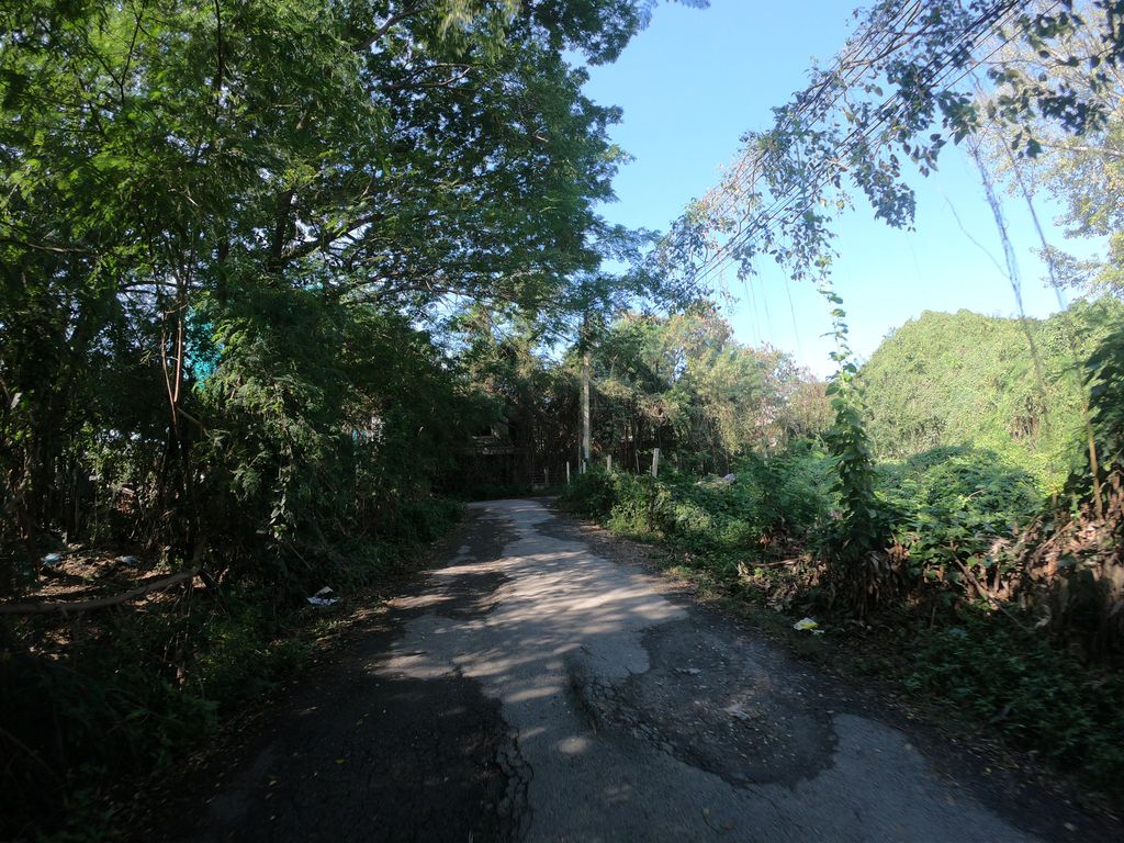 ภาพถนนตรงที่ RICD Wheelchair Project ตั้งอยู่ ถ่ายโดย chanuwath_grab พ.ศ. 2562 (2019) · A street-level view of where RICD Wheelchair Project stands, by chanuwath_grab in 2562 (2019)