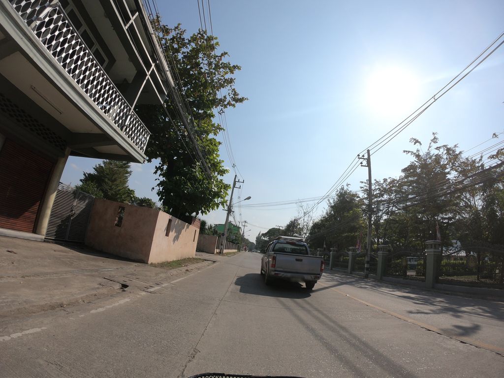 ภาพถนนตรงที่ สมร Cafe Chiangmai ตั้งอยู่ ถ่ายโดย chanuwath_grab พ.ศ. 2562 (2019) · A street-level view of where สมร Cafe Chiangmai stands, by chanuwath_grab in 2562 (2019)