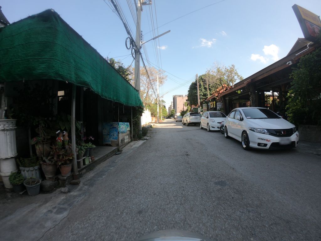 ภาพถนนตรงที่ Good One ตั้งอยู่ ถ่ายโดย chanuwath_grab พ.ศ. 2562 (2019) · A street-level view of where Good One stands, by chanuwath_grab in 2562 (2019)