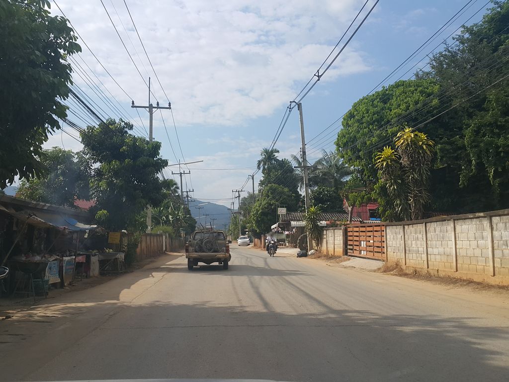 ภาพถนนตรงที่ Pema Cafe ตั้งอยู่ ถ่ายโดย jrcarlsen พ.ศ. 2558 (2015) · A street-level view of where Pema Cafe stands, by jrcarlsen in 2558 (2015)