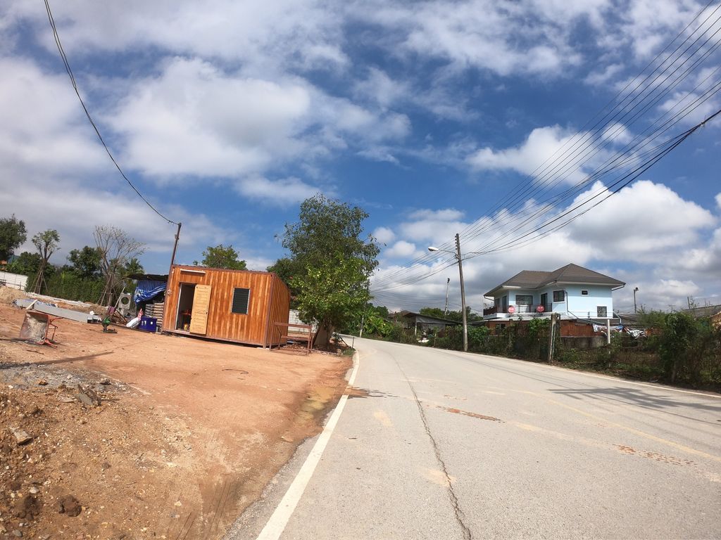 ภาพถนนตรงที่ เวฬาดี ตั้งอยู่ ถ่ายโดย chanuwath_grab พ.ศ. 2562 (2019) · A street-level view of where เวฬาดี · Weladi stands, by chanuwath_grab in 2562 (2019)