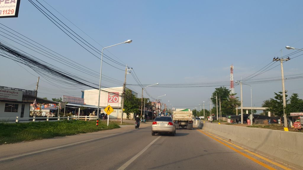 ภาพถนนตรงที่ ร้านชุ่มใจมิตรเกษตร ตั้งอยู่ ถ่ายโดย jrcarlsen พ.ศ. 2565 (2022) · A street-level view of where ร้านชุ่มใจมิตรเกษตร · Ran Chum Chai Mitraketta stands, by jrcarlsen in 2565 (2022)