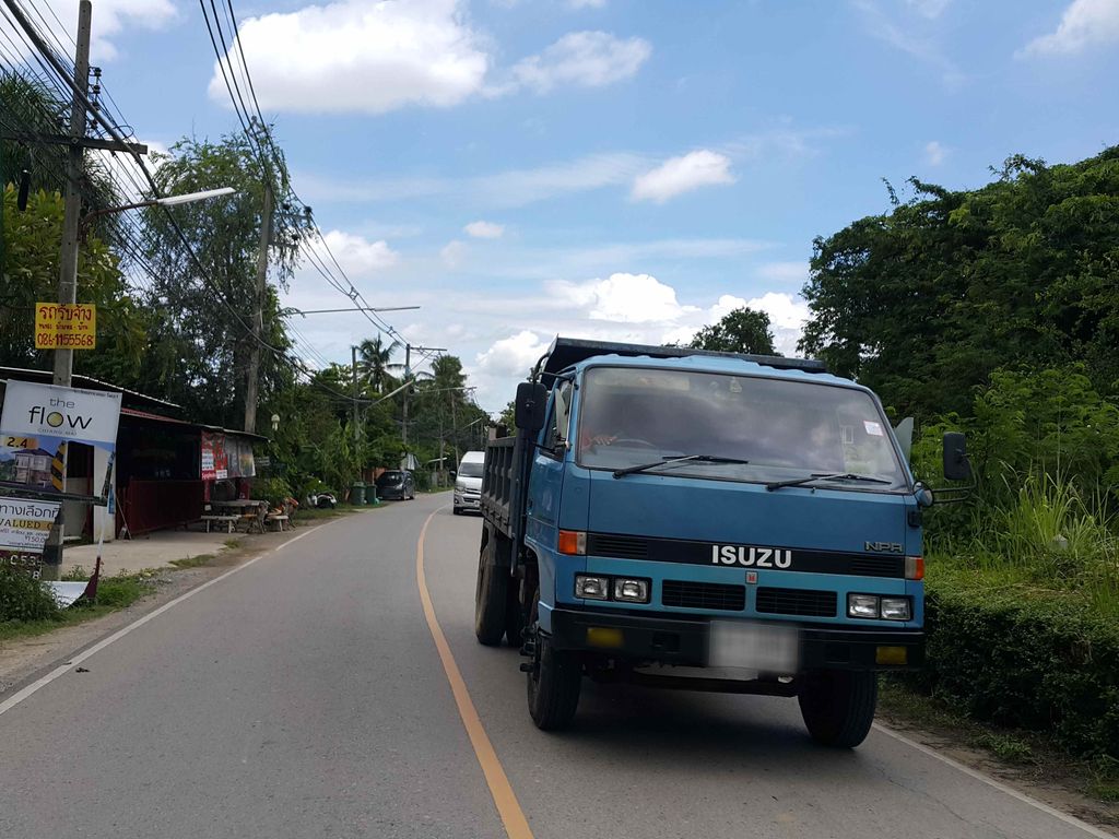 ภาพถนนตรงที่ The Granary Chiangmai ตั้งอยู่ ถ่ายโดย jrcarlsen พ.ศ. 2558 (2015) · A street-level view of where The Granary Chiangmai stands, by jrcarlsen in 2558 (2015)