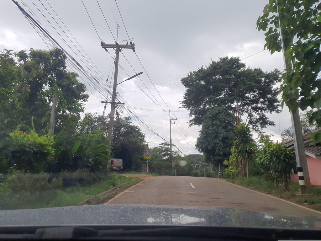 ภาพถนนตรงที่ ก่อนกาล Kon Karn ตั้งอยู่ ถ่ายโดย jrcarlsen พ.ศ. 2566 (2023) · A street-level view of where ก่อนกาล Kon Karn stands, by jrcarlsen in 2566 (2023)