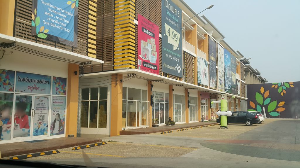ภาพถนนตรงที่ The Oriental clinic สาขาเชียงใหม่เพจหลัก ตั้งอยู่ ถ่ายโดย jrcarlsen พ.ศ. 2562 (2019) · A street-level view of where The Oriental clinic สาขาเชียงใหม่เพจหลัก stands, by jrcarlsen in 2562 (2019)