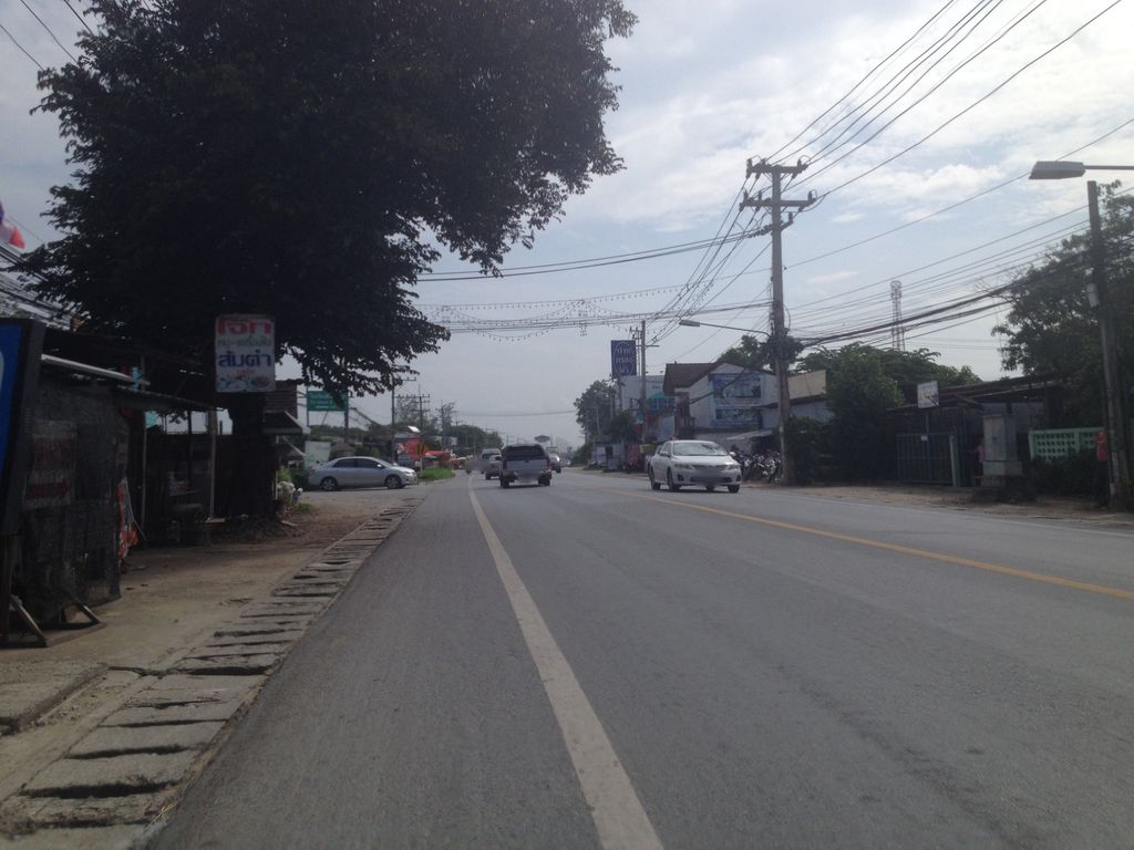 ภาพถนนตรงที่ อัฐวุฒิ การค้า ตั้งอยู่ ถ่ายโดย jimwatana พ.ศ. 2558 (2015) · A street-level view of where อัฐวุฒิ การค้า · Atwuthi Kankha stands, by jimwatana in 2558 (2015)
