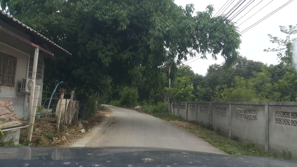 ภาพถนนตรงที่ Finn Zaap ตั้งอยู่ ถ่ายโดย jrcarlsen พ.ศ. 2562 (2019) · A street-level view of where Finn Zaap stands, by jrcarlsen in 2562 (2019)