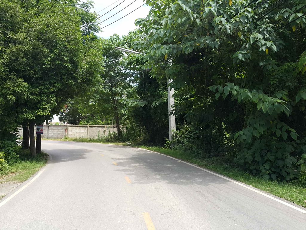ภาพถนนตรงที่ ร้านตัดผมชาย 29Barber ตั้งอยู่ ถ่ายโดย jrcarlsen พ.ศ. 2558 (2015) · A street-level view of where ร้านตัดผมชาย 29Barber stands, by jrcarlsen in 2558 (2015)