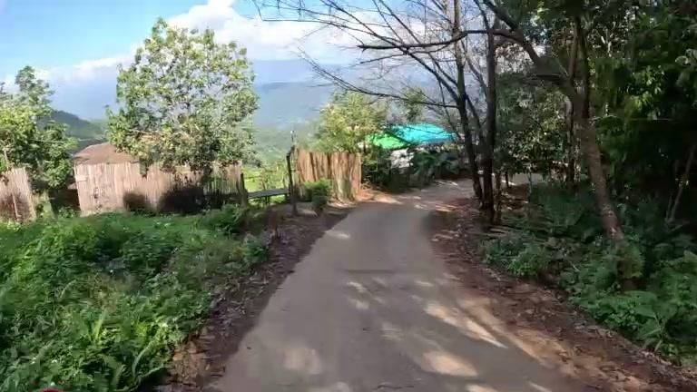 ภาพถนนตรงที่ ม่อนเงาะล้านวิว HomeStay ตั้งอยู่ ถ่ายโดย julcnx พ.ศ. 2567 (2024) · A street-level view of where ม่อนเงาะล้านวิว HomeStay stands, by julcnx in 2567 (2024)