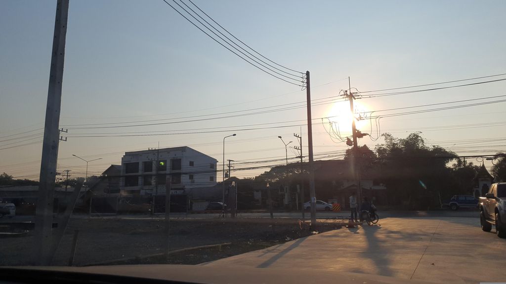 ภาพถนนตรงที่ โครงการ เพลินเพลส หางดง - Plearn Place Hang Dong ตั้งอยู่ ถ่ายโดย jrcarlsen พ.ศ. 2566 (2023) · A street-level view of where โครงการ เพลินเพลส หางดง - Plearn Place Hang Dong stands, by jrcarlsen in 2566 (2023)