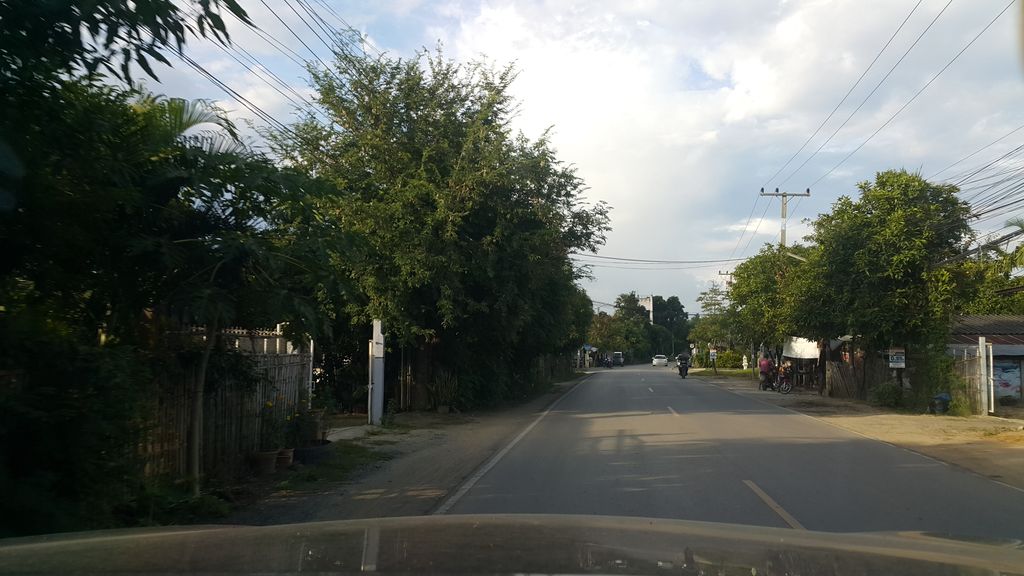 ภาพถนนตรงที่ ศูนย์แนนซี่เชียงใหม่ ตั้งอยู่ ถ่ายโดย jrcarlsen พ.ศ. 2560 (2017) · A street-level view of where ศูนย์แนนซี่เชียงใหม่ · Naensi Chiang Mai Centre stands, by jrcarlsen in 2560 (2017)