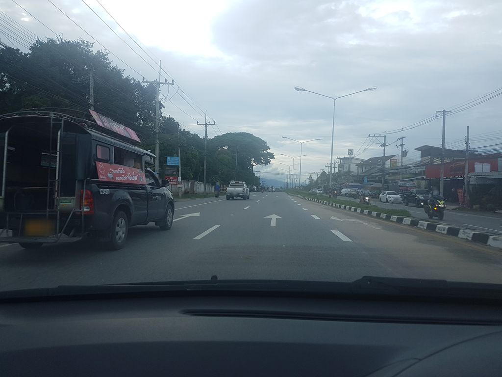 ภาพถนนตรงที่ โรตีชาโคล ตั้งอยู่ ถ่ายโดย ekkarin พ.ศ. 2561 (2018) · A street-level view of where โรตีชาโคล · Rotichakhlo stands, by ekkarin in 2561 (2018)