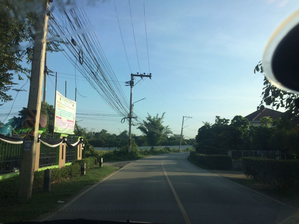 ภาพถนนตรงที่ เทศบาลตำบลขัวมุง ตั้งอยู่ ถ่ายโดย prasert พ.ศ. 2559 (2016) · A street-level view of where เทศบาลตำบลขัวมุง · Tambon Khua Mung Municipality stands, by prasert in 2559 (2016)