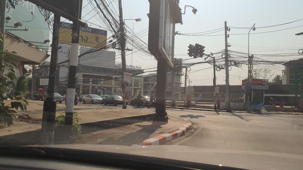 ภาพถนนตรงที่ จ๋าย ตั้งอยู่ ถ่ายโดย jrcarlsen พ.ศ. 2565 (2022) · A street-level view of where จ๋าย · Chai stands, by jrcarlsen in 2565 (2022)