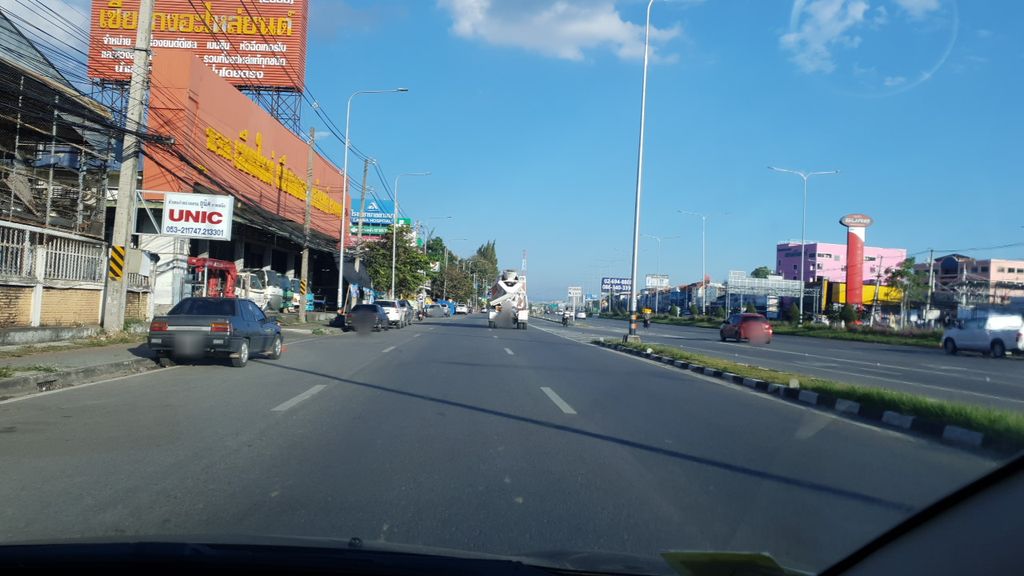 ภาพถนนตรงที่ Sosoulful ตั้งอยู่ ถ่ายโดย silamanee พ.ศ. 2561 (2018) · A street-level view of where Sosoulful stands, by silamanee in 2561 (2018)