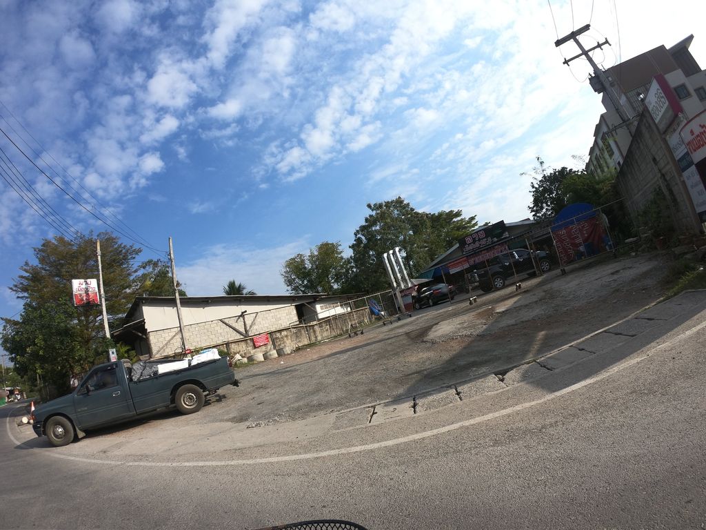 ภาพถนนตรงที่ เอกมอเตอร์ไบค์ ตั้งอยู่ ถ่ายโดย chanuwath_grab พ.ศ. 2562 (2019) · A street-level view of where เอกมอเตอร์ไบค์ · Ek Motorbike stands, by chanuwath_grab in 2562 (2019)