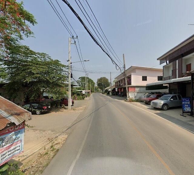 ภาพถนนตรงที่ TonWan Coffee ตั้งอยู่ ถ่ายโดย fuse พ.ศ. 2564 (2021) · A street-level view of where TonWan Coffee stands, by fuse in 2564 (2021)