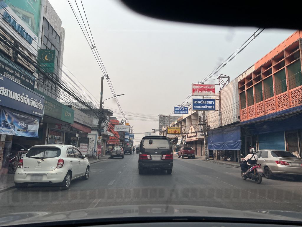ภาพถนนตรงที่ Takeoff Bar & Bistro ตั้งอยู่ ถ่ายโดย lin_wang พ.ศ. 2567 (2024) · A street-level view of where Takeoff Bar & Bistro stands, by lin_wang in 2567 (2024)