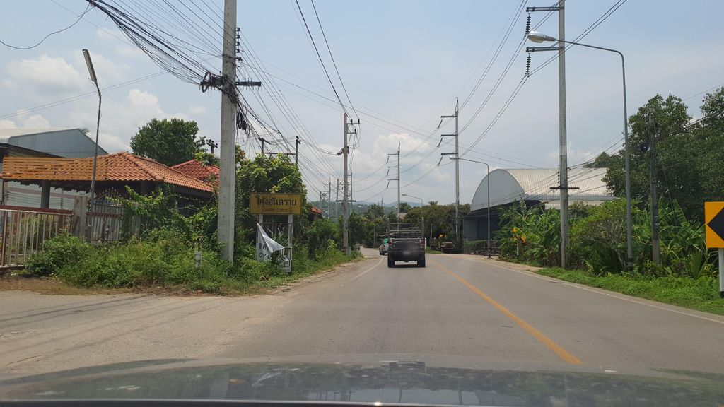 ภาพถนนตรงที่ คาลเท็กซ์ สาขาส. สายปายปิโตรเลียม ตั้งอยู่ ถ่ายโดย jrcarlsen พ.ศ. 2565 (2022) · A street-level view of where คาลเท็กซ์ สาขาส. สายปายปิโตรเลียม · Caltex Sakhat. Saipai Pitroliam stands, by jrcarlsen in 2565 (2022)