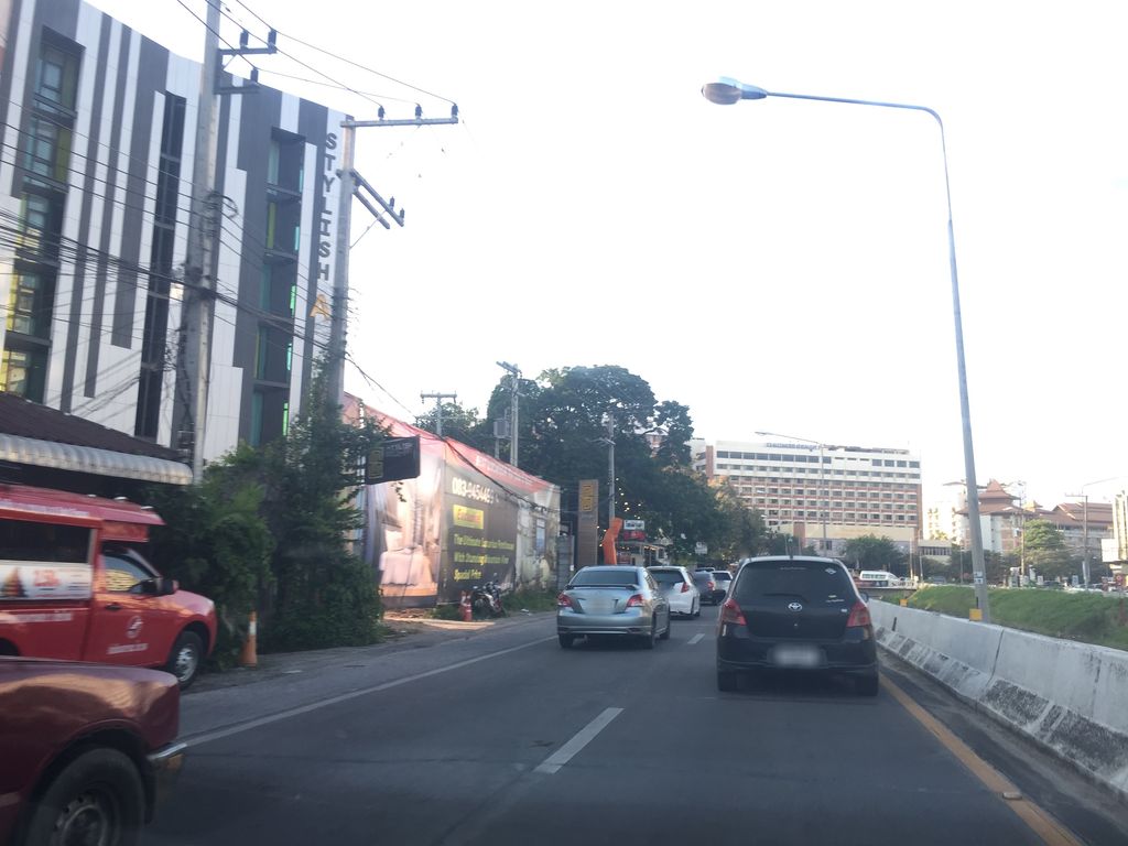 ภาพถนนตรงที่ Kare Rice ชอบแกงกะหรี่ カレーライス ตั้งอยู่ ถ่ายโดย kyoko พ.ศ. 2561 (2018) · A street-level view of where Kare Rice ชอบแกงกะหรี่ カレーライス stands, by kyoko in 2561 (2018)