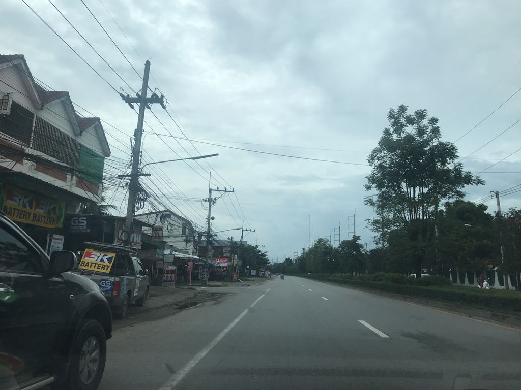 ภาพถนนตรงที่ Jed Yod Steak House ตั้งอยู่ ถ่ายโดย prasert พ.ศ. 2561 (2018) · A street-level view of where Jed Yod Steak House stands, by prasert in 2561 (2018)