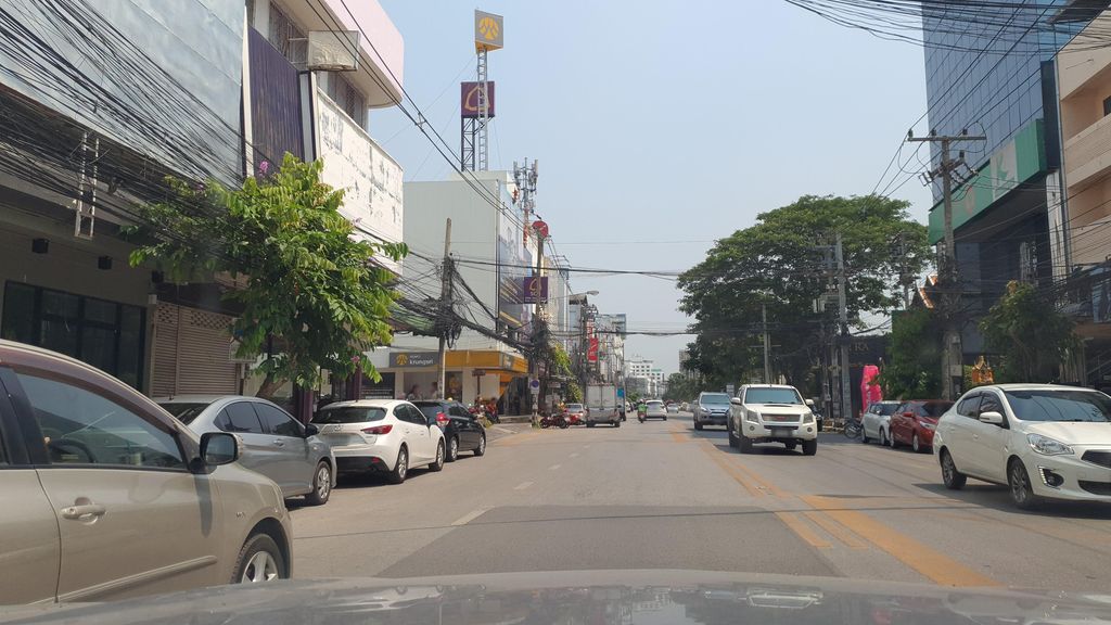 ภาพถนนตรงที่ Flash Express Shop Chang khlan ตั้งอยู่ ถ่ายโดย jrcarlsen พ.ศ. 2565 (2022) · A street-level view of where Flash Express Shop Chang khlan stands, by jrcarlsen in 2565 (2022)