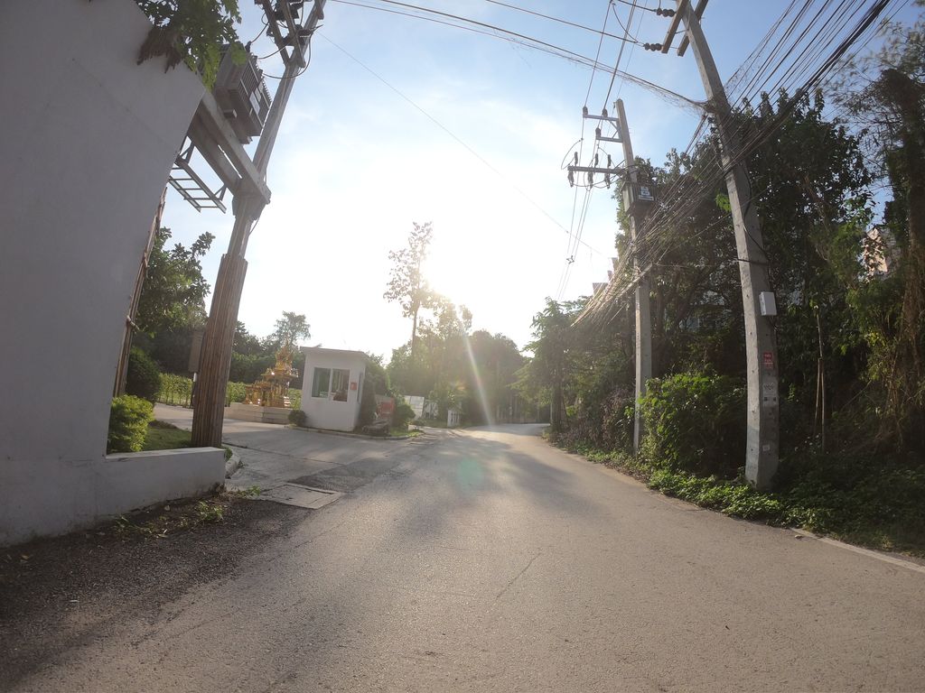 ภาพถนนตรงที่ Hinoki Hotel ตั้งอยู่ ถ่ายโดย chanuwath_grab พ.ศ. 2562 (2019) · A street-level view of where Hinoki Hotel stands, by chanuwath_grab in 2562 (2019)