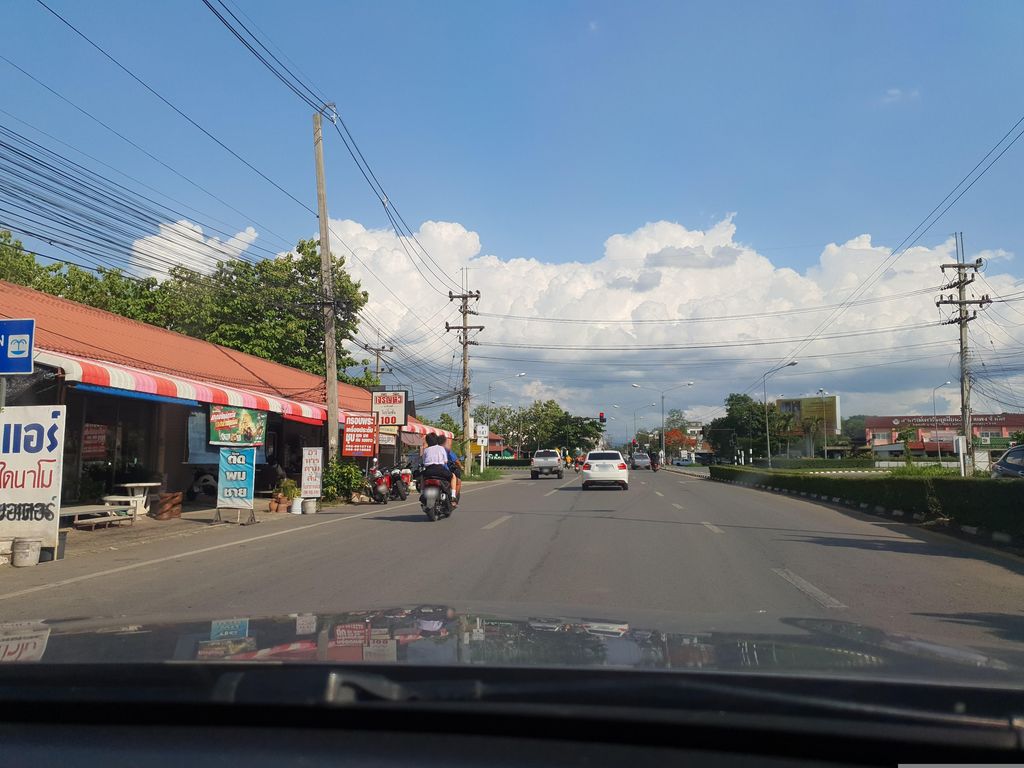 ภาพถนนตรงที่ แม็คออโต้แอร์ ตั้งอยู่ ถ่ายโดย jrcarlsen พ.ศ. 2566 (2023) · A street-level view of where แม็คออโต้แอร์ · Maek Auto Air stands, by jrcarlsen in 2566 (2023)