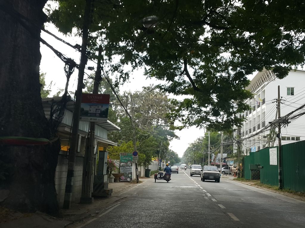 ภาพถนนตรงที่ The Raintree Hotel ตั้งอยู่ ถ่ายโดย jrcarlsen พ.ศ. 2558 (2015) · A street-level view of where The Raintree Hotel stands, by jrcarlsen in 2558 (2015)