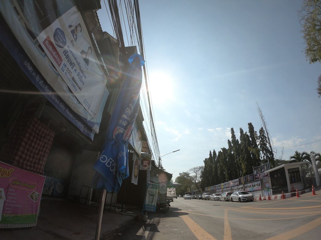 ภาพถนนตรงที่ โรงเรียนกวดวิชาI'mmath Enopi 2 ตั้งอยู่ ถ่ายโดย chanuwath_grab พ.ศ. 2562 (2019) · A street-level view of where โรงเรียนกวดวิชาI'mmath Enopi 2 stands, by chanuwath_grab in 2562 (2019)