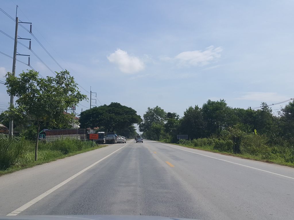 ภาพถนนตรงที่ ทางหลวงแผ่นดินหมายเลข 121 National Highway 121 ตั้งอยู่ ถ่ายโดย jrcarlsen พ.ศ. 2558 (2015) · A street-level view of where ทางหลวงแผ่นดินหมายเลข 121 National Highway 121 stands, by jrcarlsen in 2558 (2015)