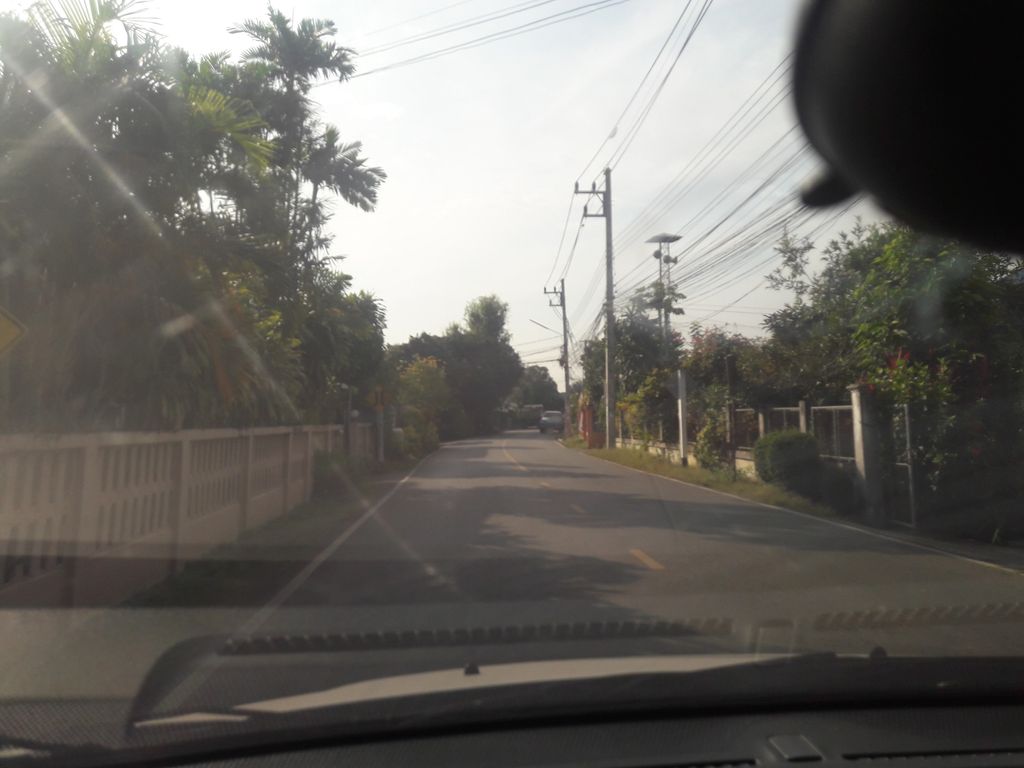 ภาพถนนตรงที่ บ้านสวนขนมจีน ตั้งอยู่ ถ่ายโดย noochjaree พ.ศ. 2561 (2018) · A street-level view of where บ้านสวนขนมจีน · Ban Suan Khanomchin stands, by noochjaree in 2561 (2018)