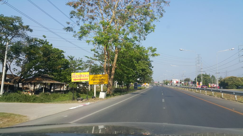 ภาพถนนตรงที่ ร้านร่ำรวยเฟอร์นิเจอร์ ตั้งอยู่ ถ่ายโดย jrcarlsen พ.ศ. 2561 (2018) · A street-level view of where ร้านร่ำรวยเฟอร์นิเจอร์ · Ran Ramruai Furniture stands, by jrcarlsen in 2561 (2018)