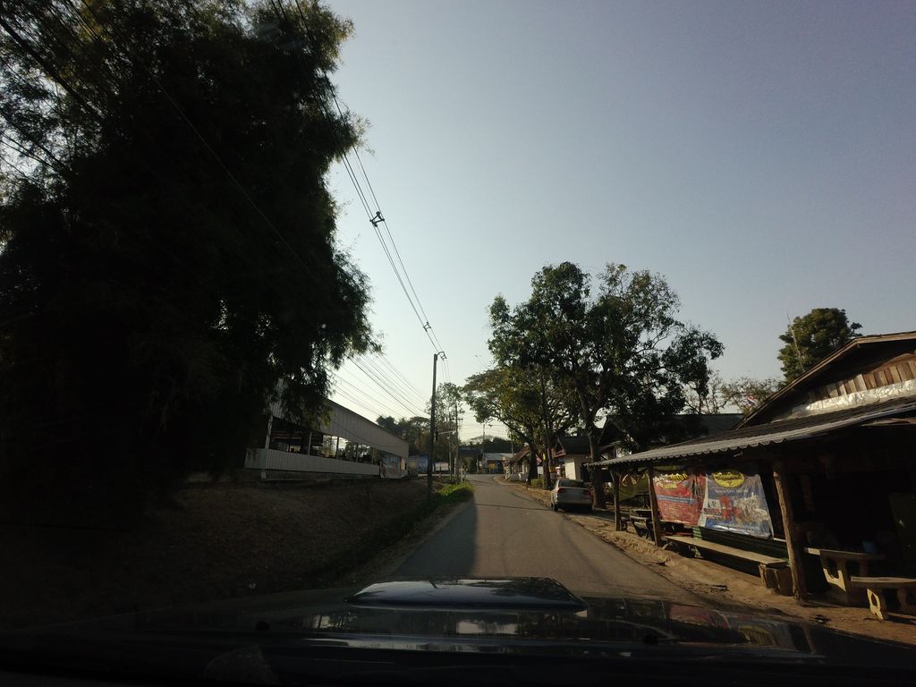 ภาพถนนตรงที่ Smart Farm Mae Rim ตั้งอยู่ ถ่ายโดย mishari พ.ศ. 2559 (2016) · A street-level view of where Smart Farm Mae Rim stands, by mishari in 2559 (2016)