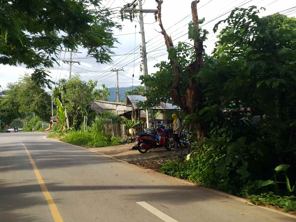 ภาพถนนตรงที่ พาเที่ยวแม่แจ่ม Travel Hub Mae Chaem ตั้งอยู่ ถ่ายโดย jrcarlsen พ.ศ. 2558 (2015) · A street-level view of where พาเที่ยวแม่แจ่ม Travel Hub Mae Chaem stands, by jrcarlsen in 2558 (2015)
