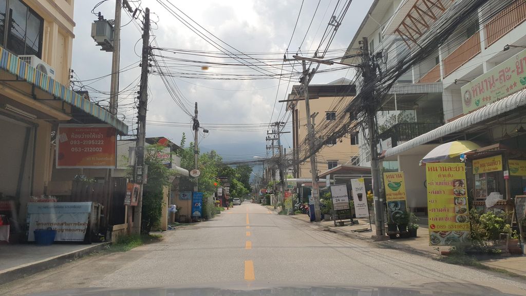 ภาพถนนตรงที่ Iphone24 ตั้งอยู่ ถ่ายโดย jrcarlsen พ.ศ. 2565 (2022) · A street-level view of where Iphone24 stands, by jrcarlsen in 2565 (2022)