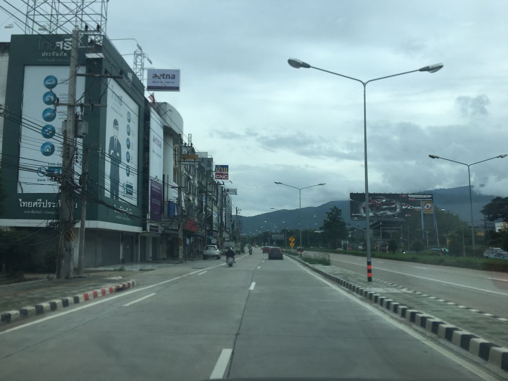 ภาพถนนตรงที่ Florenza Surgery Center คลินิกเฉพาะทางด้านศัลยกรรม ตั้งอยู่ ถ่ายโดย wapriz พ.ศ. 2561 (2018) · A street-level view of where Florenza Surgery Center คลินิกเฉพาะทางด้านศัลยกรรม stands, by wapriz in 2561 (2018)