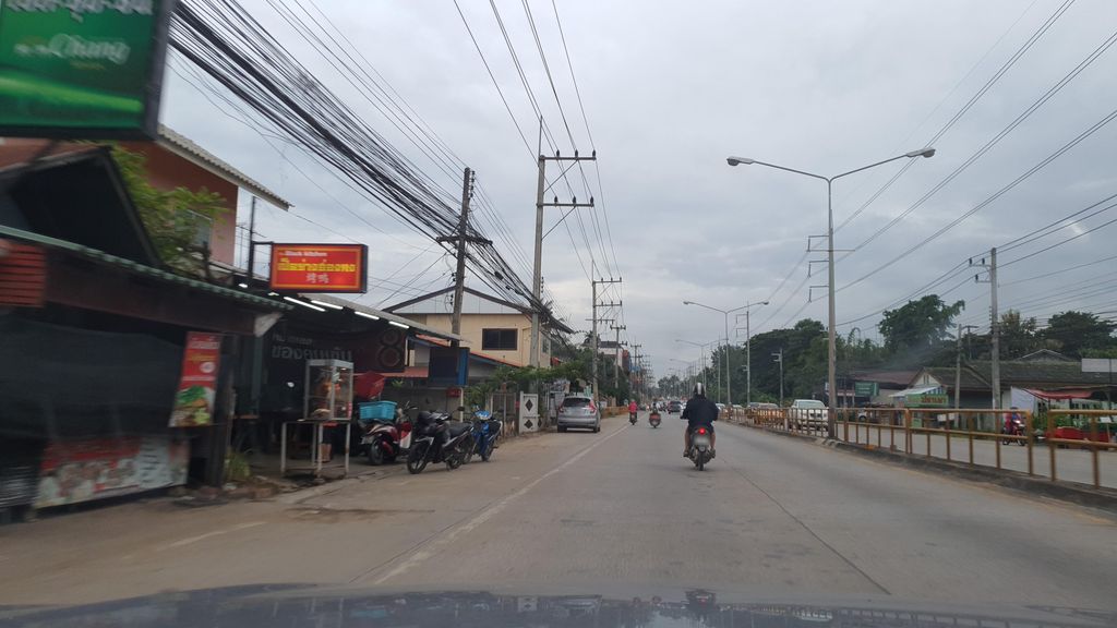 ภาพถนนตรงที่ ช.ไลท์ติ้ง ซัพพลาย ตั้งอยู่ ถ่ายโดย jrcarlsen พ.ศ. 2564 (2021) · A street-level view of where ช.ไลท์ติ้ง ซัพพลาย · Cha.laiting Sapphlai stands, by jrcarlsen in 2564 (2021)