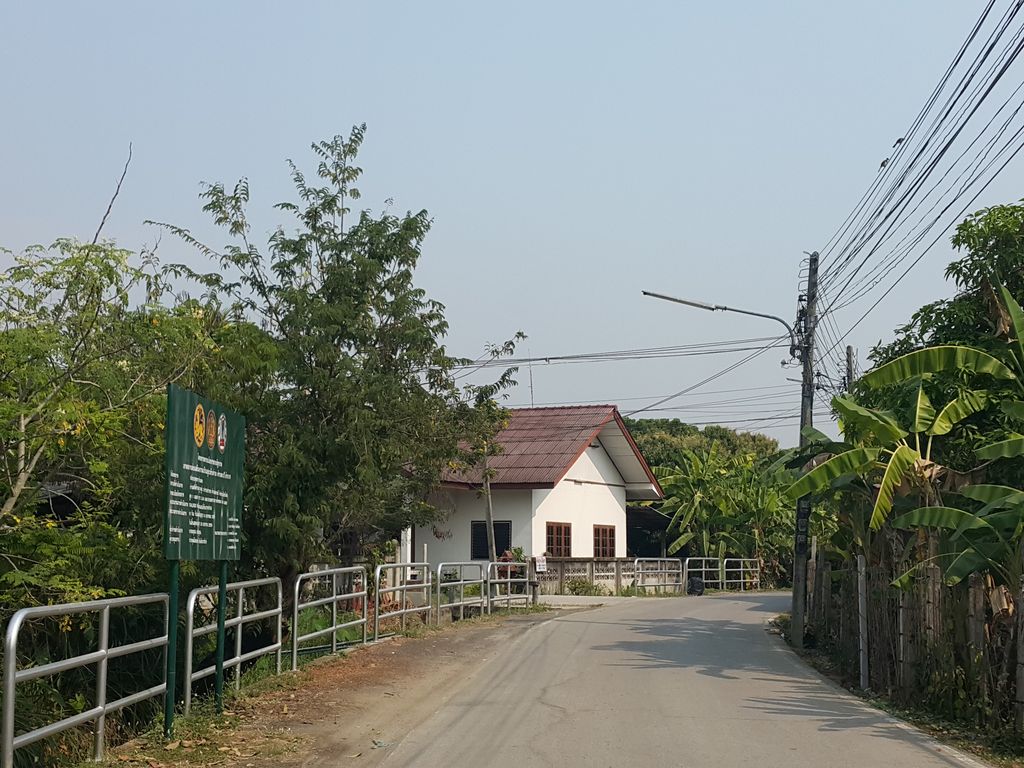 ภาพถนนตรงที่ TNS factory ตั้งอยู่ ถ่ายโดย jrcarlsen พ.ศ. 2559 (2016) · A street-level view of where TNS factory stands, by jrcarlsen in 2559 (2016)