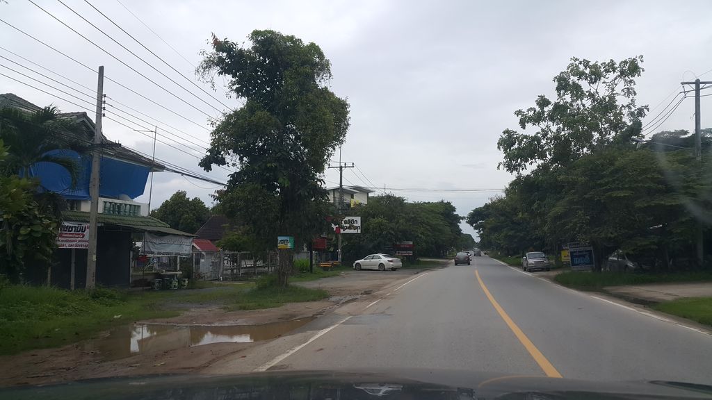 ภาพถนนตรงที่ ข้าวซอยป้าศรี ตั้งอยู่ ถ่ายโดย jrcarlsen พ.ศ. 2561 (2018) · A street-level view of where ข้าวซอยป้าศรี · Khao Soi Pasi stands, by jrcarlsen in 2561 (2018)