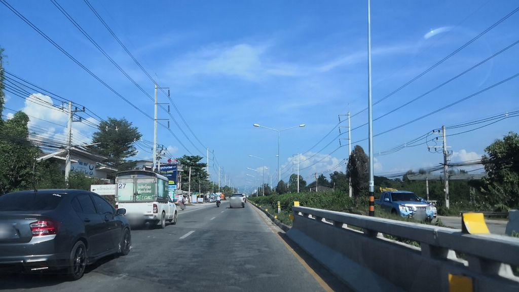 ภาพถนนตรงที่ ร้านเกลอ ตั้งอยู่ ถ่ายโดย charlesano พ.ศ. 2561 (2018) · A street-level view of where ร้านเกลอ · Ran Kloe stands, by charlesano in 2561 (2018)