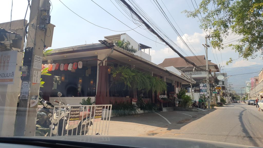 ภาพถนนตรงที่ COCO Soi 17 Bar&Bistro ตั้งอยู่ ถ่ายโดย jrcarlsen พ.ศ. 2566 (2023) · A street-level view of where COCO Soi 17 Bar&Bistro stands, by jrcarlsen in 2566 (2023)