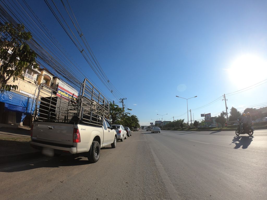 ภาพถนนตรงที่ ร.พ. บ้านหมอรักสัตว์ ตั้งอยู่ ถ่ายโดย chanuwath_grab พ.ศ. 2562 (2019) · A street-level view of where ร.พ. บ้านหมอรักสัตว์ · Ra.pha. Ban Mo Raksat stands, by chanuwath_grab in 2562 (2019)