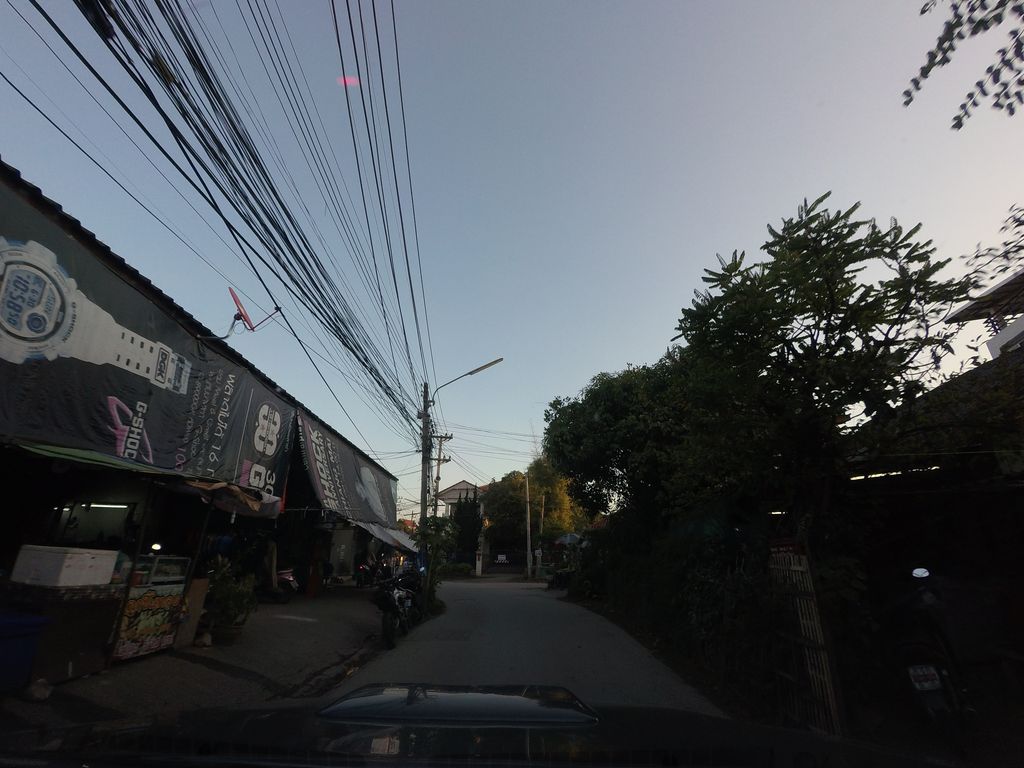 ภาพถนนตรงที่ บูธเชียงใหม่ by JK exhibition ตั้งอยู่ ถ่ายโดย mishari พ.ศ. 2559 (2016) · A street-level view of where บูธเชียงใหม่ by JK exhibition stands, by mishari in 2559 (2016)