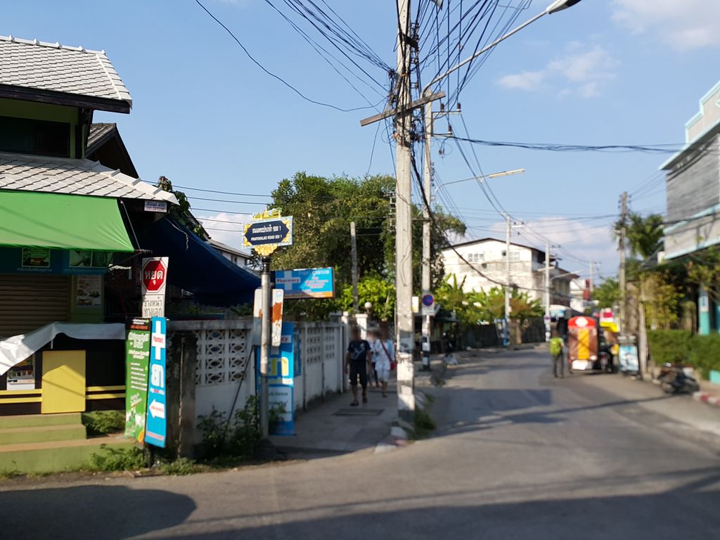 ภาพถนนตรงที่ TRAILHEAD All Mountain Bike Tour ตั้งอยู่ ถ่ายโดย jrcarlsen พ.ศ. 2558 (2015) · A street-level view of where TRAILHEAD All Mountain Bike Tour stands, by jrcarlsen in 2558 (2015)